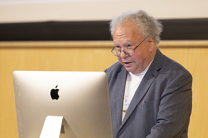 Jean-Louis Mandel à l'IGBMC, le jour de l'annonce des lauréats du prix Kavli. Crédit : Catherine Schröder